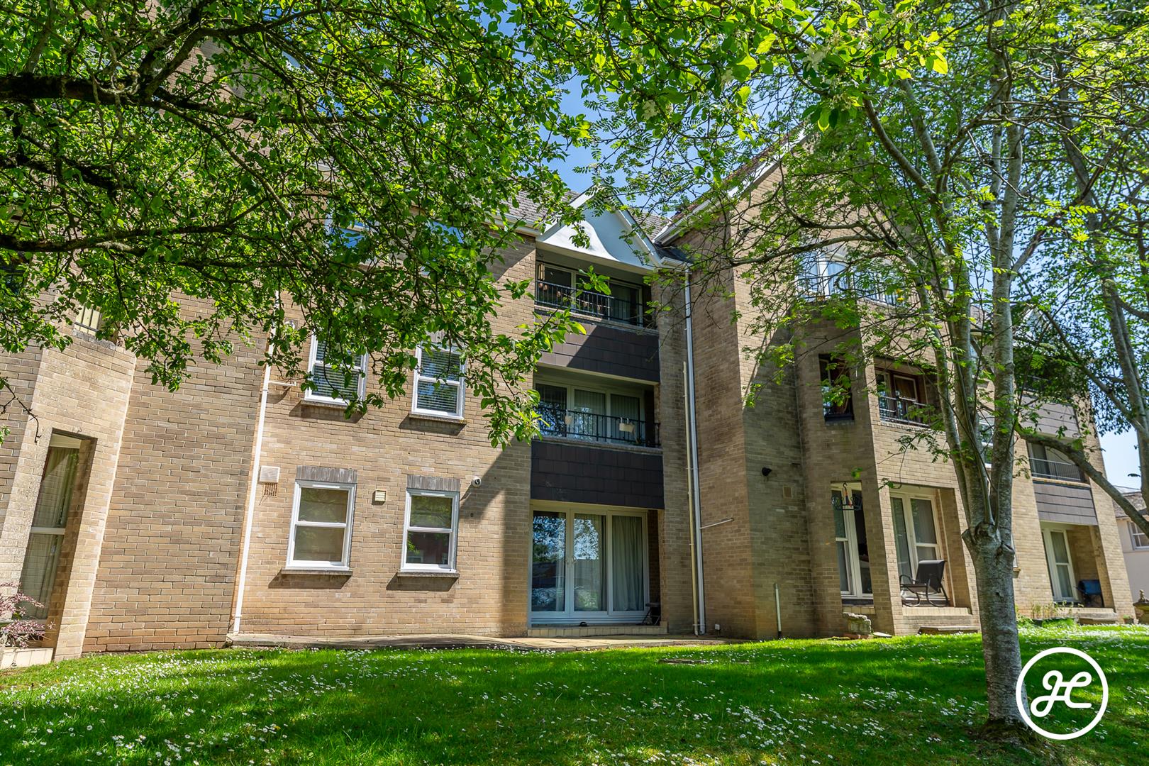 2 bed Flat For Sale in Taunton, 